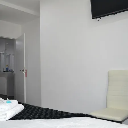 Hostal Meyra Madrid Exterior foto