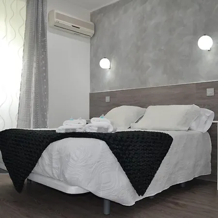 Hostal Meyra Madrid Exterior foto