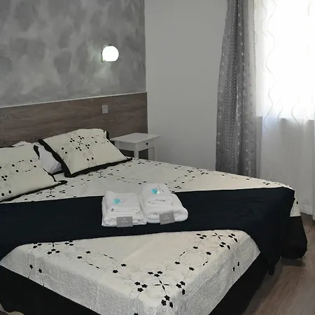 Hostal Meyra Madrid Exterior foto