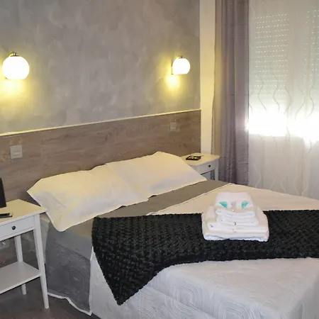 Hostal Meyra Madrid Exterior foto