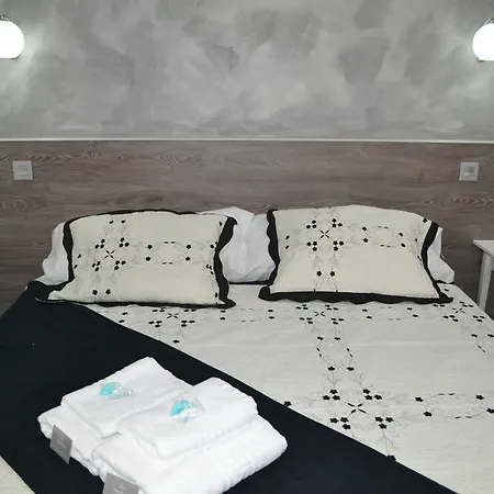 Hostal Meyra Madrid Exterior foto
